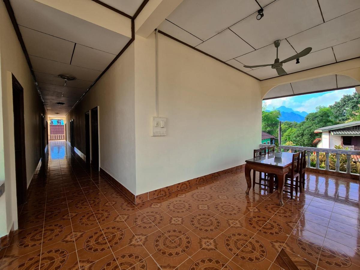 Saphaothong Guesthouse Vang Vieng Esterno foto