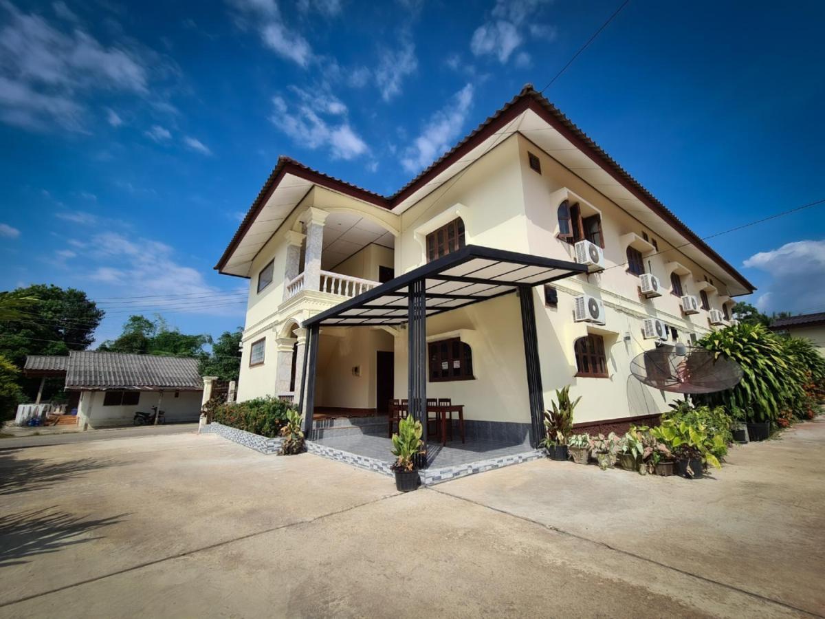 Saphaothong Guesthouse Vang Vieng Esterno foto
