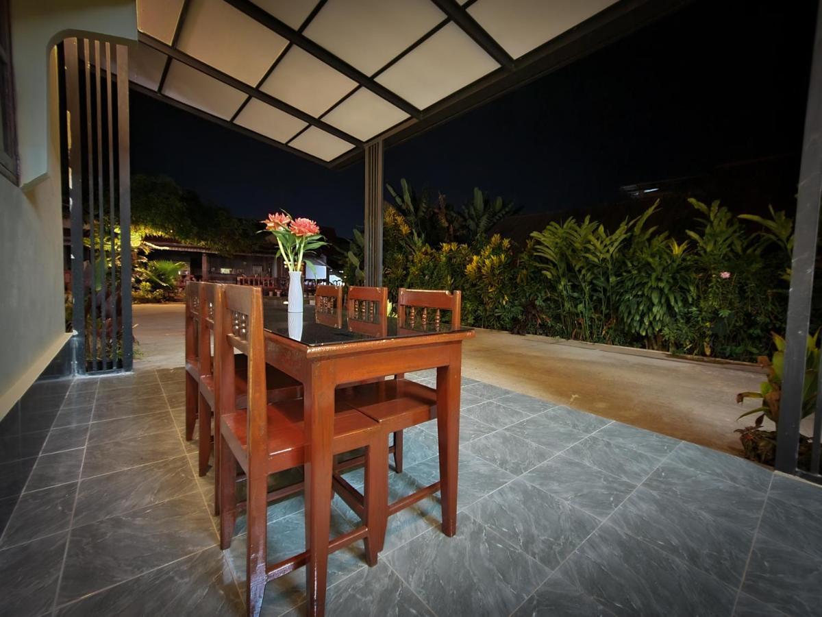 Saphaothong Guesthouse Vang Vieng Esterno foto