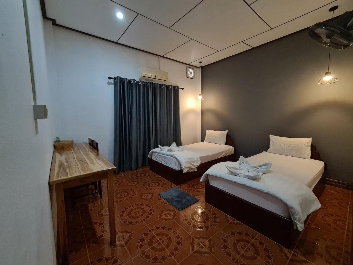 Saphaothong Guesthouse Vang Vieng Esterno foto