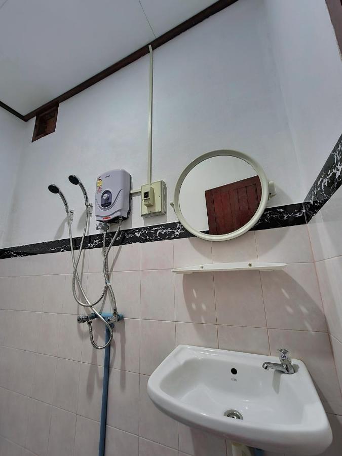 Saphaothong Guesthouse Vang Vieng Esterno foto