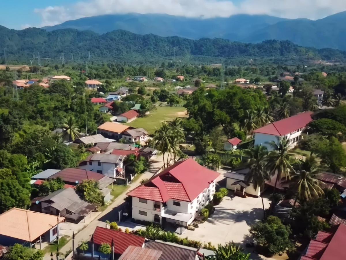 Saphaothong Guesthouse Vang Vieng Esterno foto