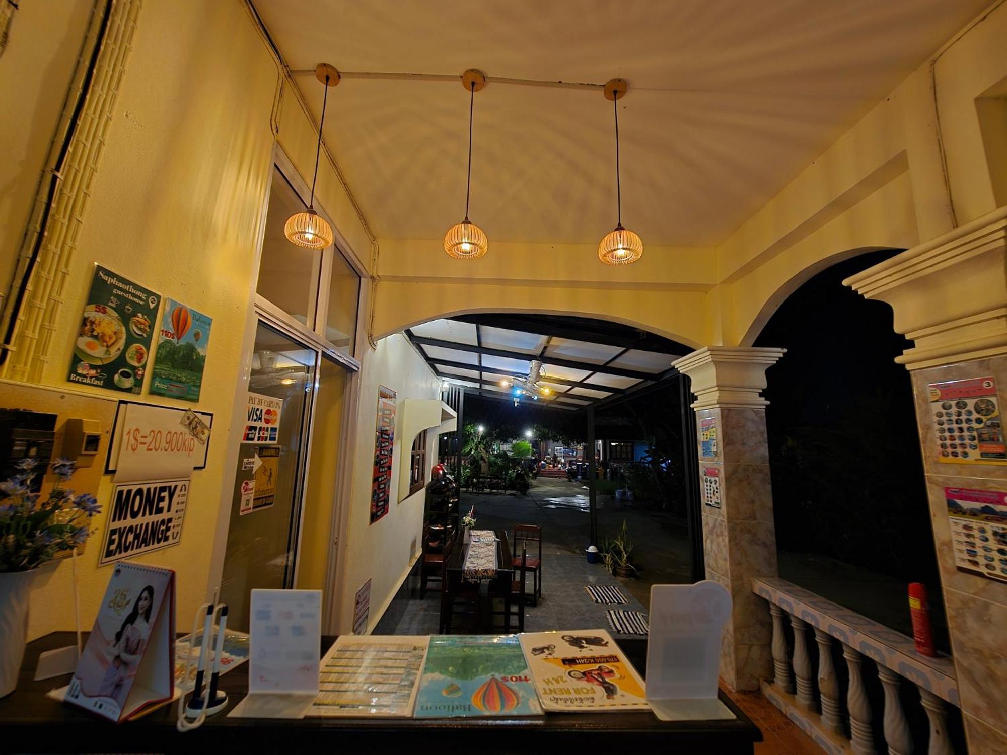 Saphaothong Guesthouse Vang Vieng Esterno foto
