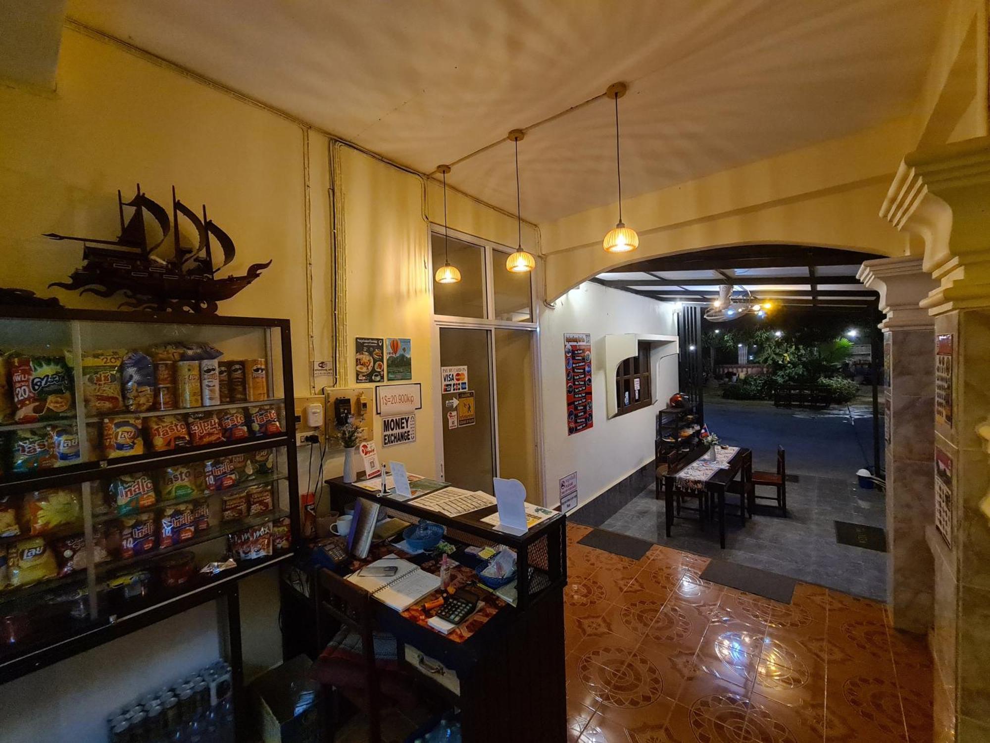 Saphaothong Guesthouse Vang Vieng Esterno foto